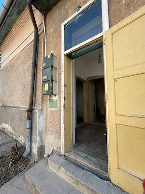 Vand casa caramida,str.Oituz,vis a vis de Salvare si Spital - imagine 9