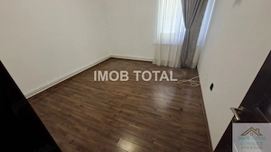Spațiu Comercial de Închiriat   Zona Crinului, (295 mp) etaj 1 si 2 - imagine 11