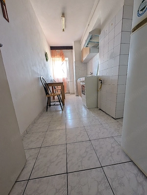 1 cam decomandat modelul mare bloc 1995 zona Stefan cel Mare la 10 min de Complex  - imagine 2