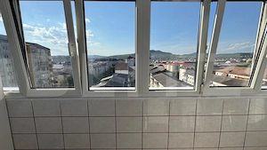Apartament de inchiriat, cu trei camere, Calea Moldovei  - imagine 9