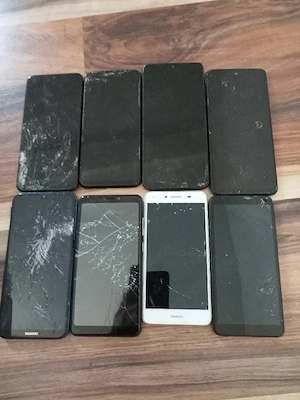 vând telefoane pentru piese 
