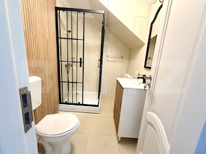 Apartament cu scara interioara 5 camere,4 bai,2 balcoane,zona Cetate - imagine 4