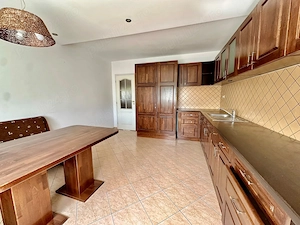 De vanzare proprietate deosebita in Zarnesti, 600 mp utili zona centrala - imagine 10