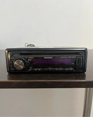  Vând casetofon Kenwood.