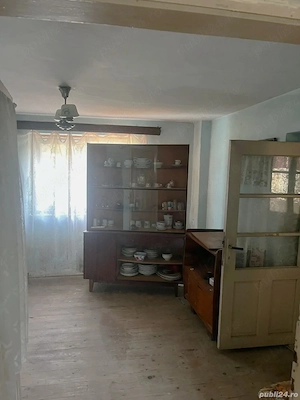 Casă bătrânească spațioasă cu teren generos   Roșiorii de Vede (Zona Sfânta Vineri) - imagine 3