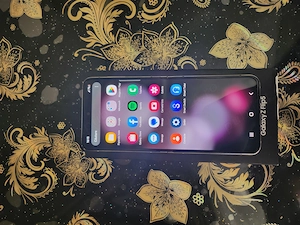 Vând Samsung Galaxy Z Flip 5