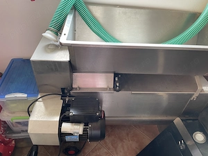 Vând zdrobitor struguri și dezciorchinator electric