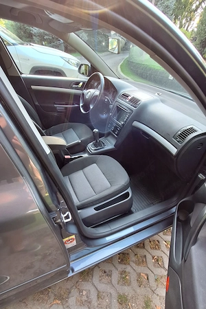 Skoda Octavia 1.6 MPI benzina 2009  vind   schimb - imagine 7