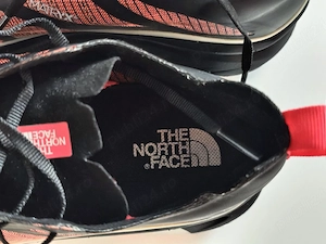 Vând adidași The North Face Vectiv mărime 41