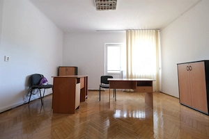 Str. Labirint, apartament 3 camere, etaj 1 aflat la prima inchiriere - imagine 2