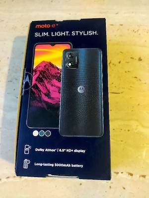 Telefon Motorola e13 nou .