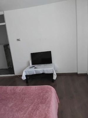 închiriez garsonieră confort 1