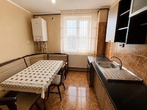 Apartament de 3 camere renovat - imagine 3
