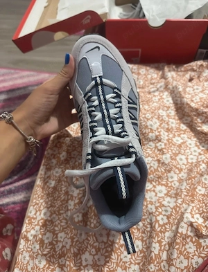 Adidasi Nike Air 