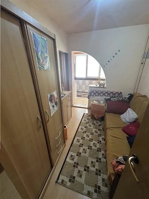 Decomandat la etajul 2 in bloc anvelopat cu centrala proprie - imagine 3