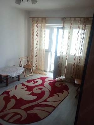 Inchiriez doua camere decomandat
