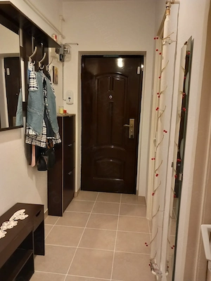 Apartament 2 camere decomandat , zona  verde  fara  trafic auto, la 2 pasi de bulevard.si de b - imagine 2