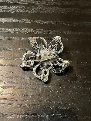 Broșă Vintage Metalică model Floral cu Strasuri   Stil Retro   Gotic 3 cm anii 70-80