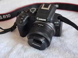(Rezervat) Canon EOS R10 cu obiectiv 18-45mm