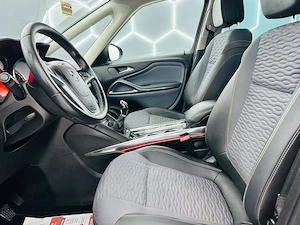Opel Zafira - imagine 9