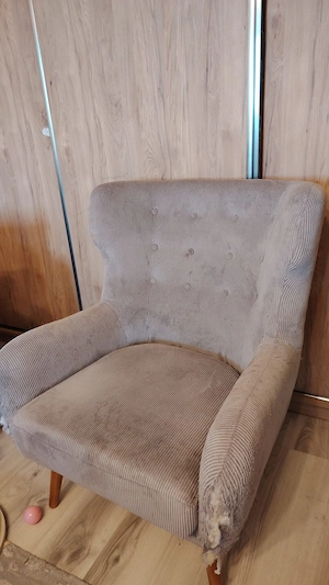 Donez 2 fotolii puțin deteriorate, gratis 