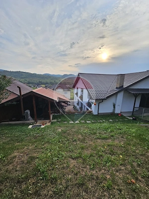 Casă / Vilă cu 9 camere de vânzare - imagine 10