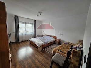 Casă / Vilă cu 9 camere de vânzare - imagine 15
