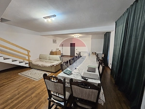 Casă / Vilă cu 9 camere de vânzare - imagine 13