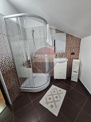 Casă / Vilă cu 9 camere de vânzare - imagine 20