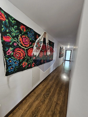 Casă / Vilă cu 9 camere de vânzare - imagine 17