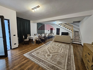 Casă / Vilă cu 9 camere de vânzare - imagine 12