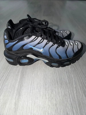 Adidas Nike 