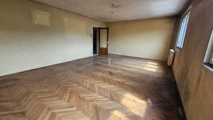 Proprietar vând apartament decomandat 3 camere 90 mp Brad zona Spital - imagine 2