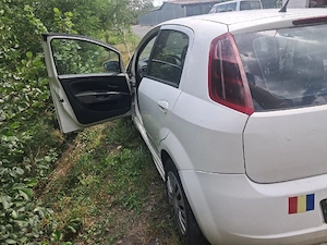 Dezmembrez Fiat punto - imagine 2