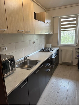 Inchiriez Apartament 3 camere, zona Trapezului