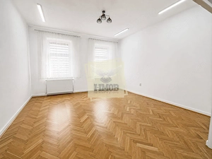 Casa cu 4 camere 2 bai in zona Centrala - imagine 8