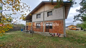 Casă Suseni-Cersani construcție solidă, teren 578 mp, zona superba - imagine 2