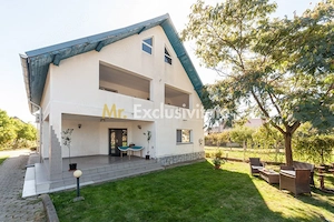 Casa visurilor cu livada roditoare si gradina amenajata - imagine 2