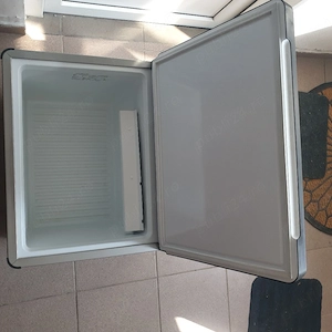 Vând  ladă frigorifica pe gaz,12v 220V 