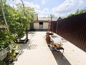 Casă renovată | teren generos 2252 mp si acces din 2 străzi - imagine 12