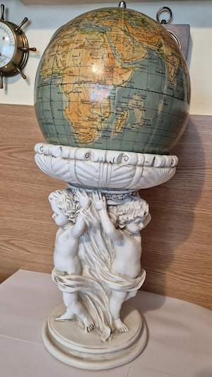 Statuetă din rășină îngeri și suport glob pământesc 