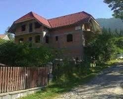 Vilă la rosu - 15 camere, 700mp, Băile Tusnad, jud. Harghita - imagine 2