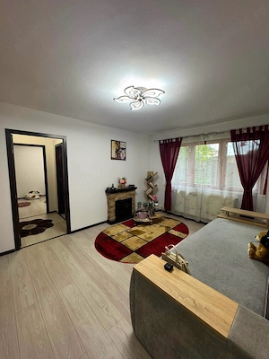 Vand apartament 2 camere renovat - imagine 2
