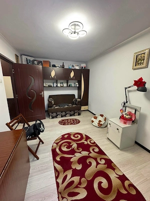 Vand apartament 2 camere renovat - imagine 3