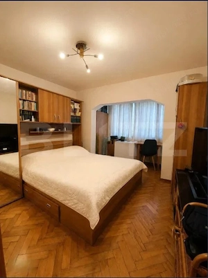 Proprietar vand apartament 3 camere, 2 bai semidecomandat , 68 mp utili et1. Zona Soarelui - imagine 3