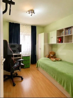 Proprietar vand apartament 3 camere, 2 bai semidecomandat , 68 mp utili et1. Zona Soarelui - imagine 4