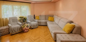 Proprietar vand apartament 3 camere, 2 bai semidecomandat , 68 mp utili et1. Zona Soarelui