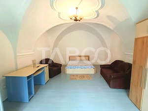Apartament la casa 3 camere 70 mpu utili in apropiere de Piata Cibin - imagine 2