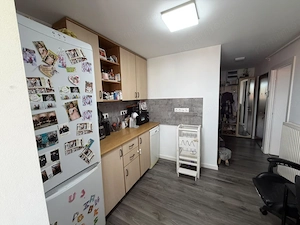 Apartament 3 camere, 71 mp, zona Hotvon - imagine 3