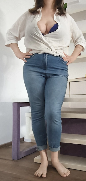 Șatenă matura, 45 ani. Noua in oras, nu primesc cu accesorii.